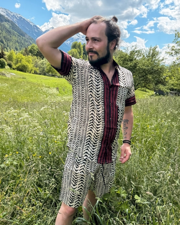 Baumwolle Boho Herren Set aus kurzer Hose und passendem Hemd in schwarz-weiss mit rotem Rand 