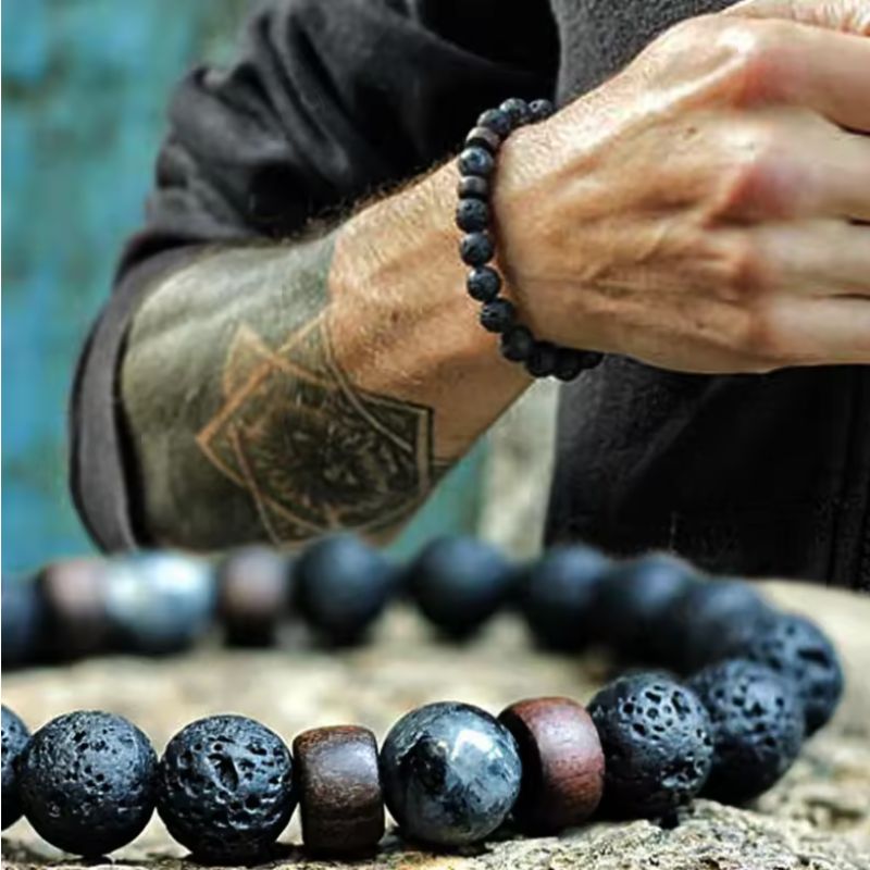 Stillvolles modernes Herren Armband aus Vulkanstein Perlen 