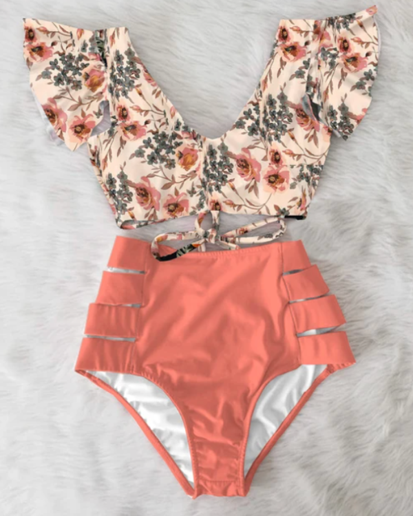 Blumiges High-Waist Bikini Set aus hochgeschnittener Badehose und passendem Ruffle Top mit Blumen Muster 