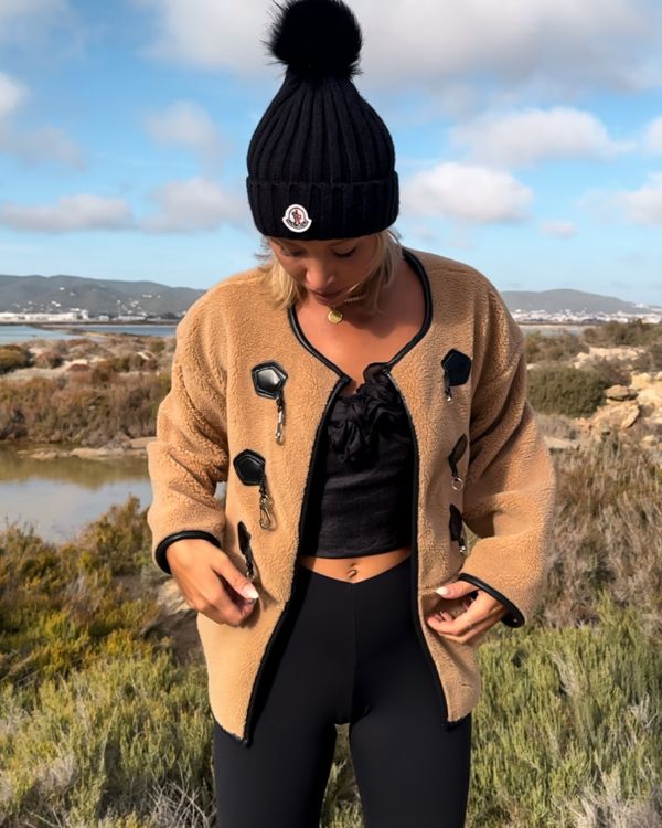 Fashion Damen Jacke Übergangsjacke mit grossen schwarzen Verschlüssen 