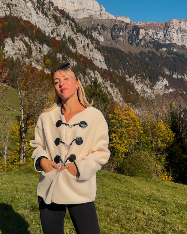 Teddyfleece Jacke mit grossen Schnallen 