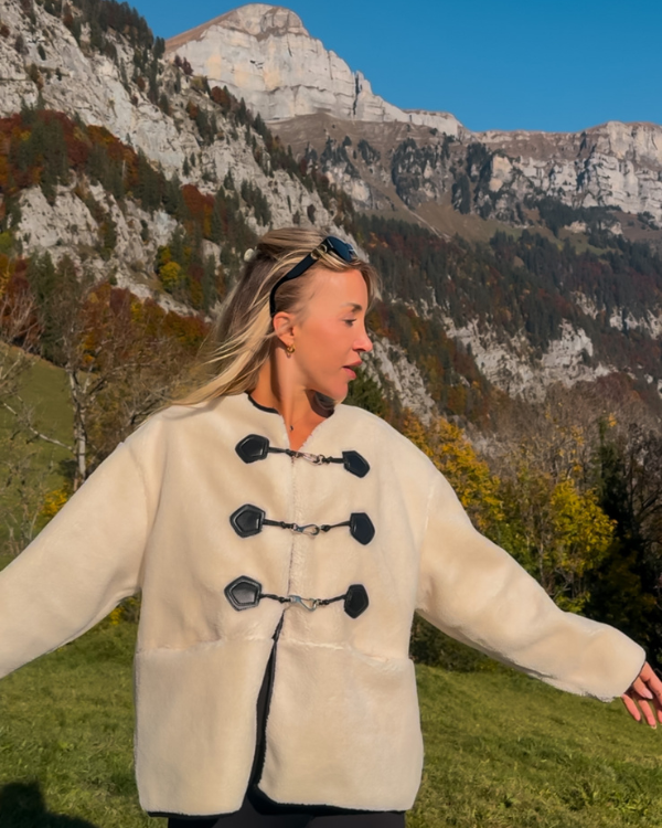 Weisse stillvolle Teddyfleece Damen Jacke 