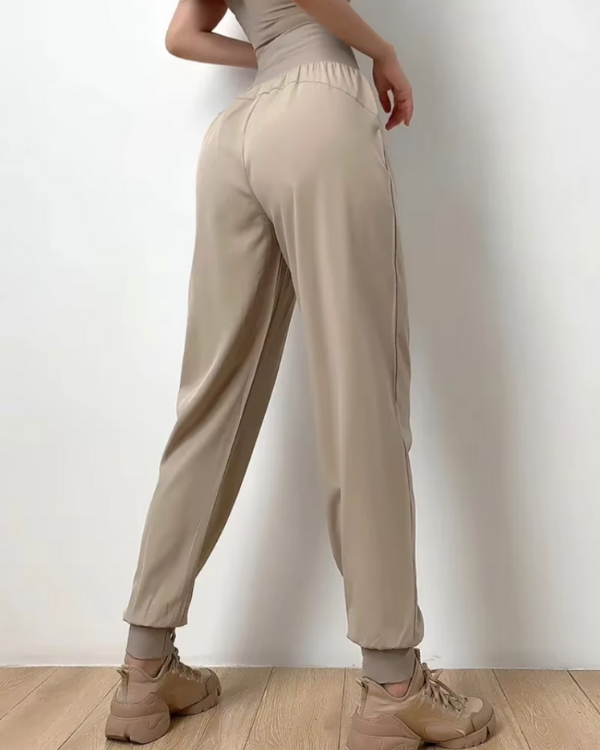 Stylische Loungehose für Damen - beige luftige Jogginghose mit hohem Bund 