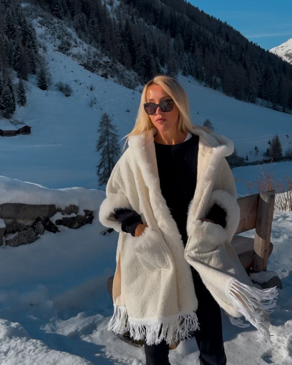 Luxury Kapuzen Poncho mit Kunstfell und Fransen  - Perfekt für deinen Chicen Berglook