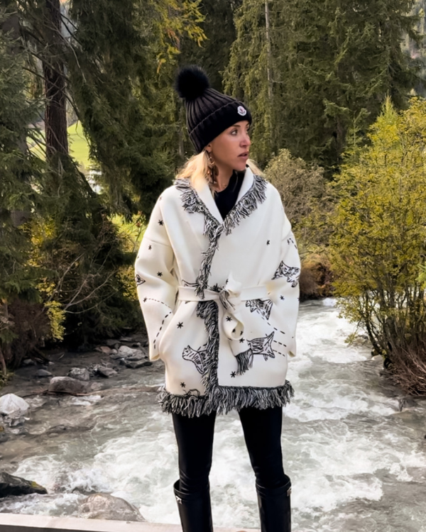 Hochwertige Damen Strickjacke in weiss mit Fransen und Kragen 