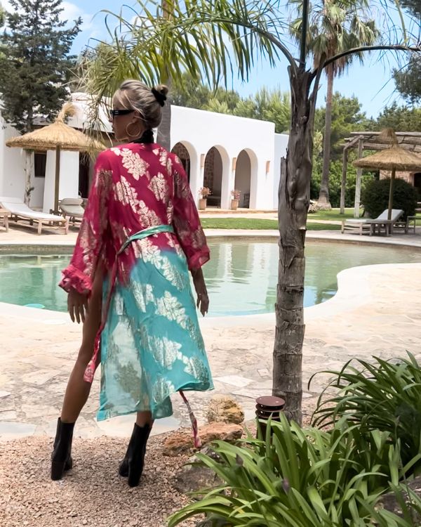 Blau-pinker Kimono mit goldenen Stickereien und Batik-Farbverlauf - Boho Festival Outfit Kimono Damen Schweiz