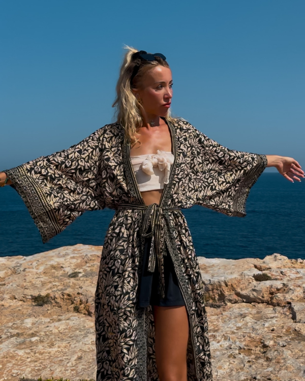 Hochwertiger Kimono mit weiten Ärmeln und Blumen Print