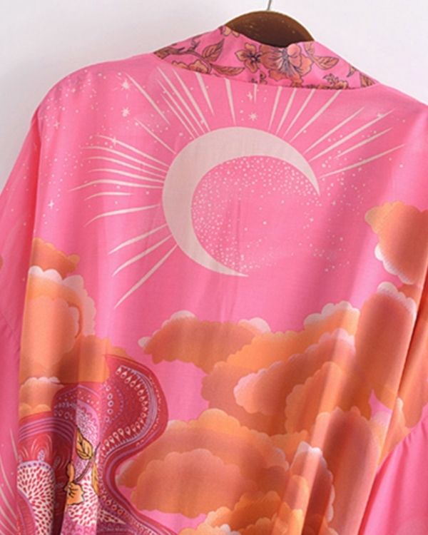 Pink-rosa-oranger Kimono mit verträumtem Mond- und Himmel-Print für den perfekten Boho-Style