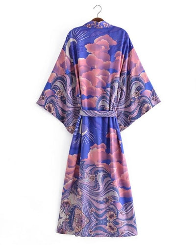Langer Kimono im Boho-Look mit weiten Ärmeln und Stoffgurt in Blau-Violett - Rayon Baumwolle Boho Kimono mit Mond und Himmel Print 