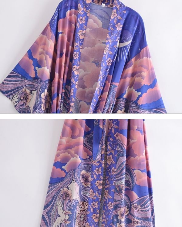 Stilvoller Boho-Kimono in Blau-Violett mit weiten Ärmeln und passendem Stoffgurt