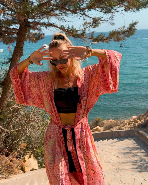 langer lockerer Boho Kimono mit Blumen Muster - pink-oranger Ibiza Kimono