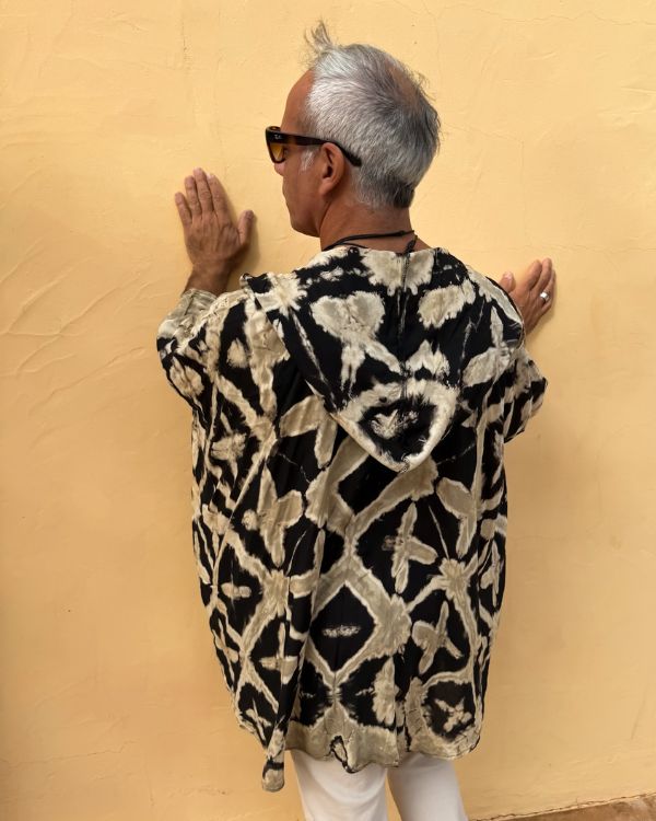 Bohemian Fashion Kimono mit Kapuze und Batik Tie Dye Optik 