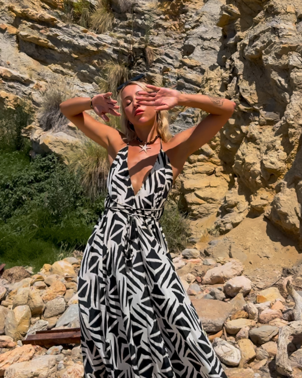Sommerkleid lang und leicht mit grobem schwarz-weiss Muster 