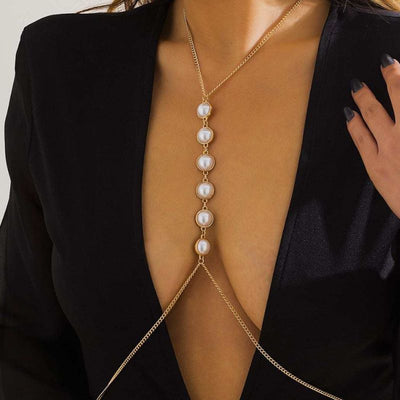 Detailansicht der feinen Ketten und Perlen der Bauchkette - Damen Körperschmuck Kette