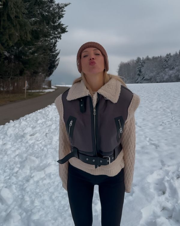 modernes Damen Gilet Oversize mit Plüsch, Kragen und Schnallen 