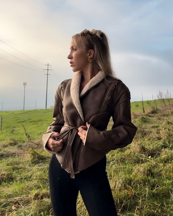 Trend Herbst Kunstleder Jacke in braun mit Plüsch auf der Innenseite