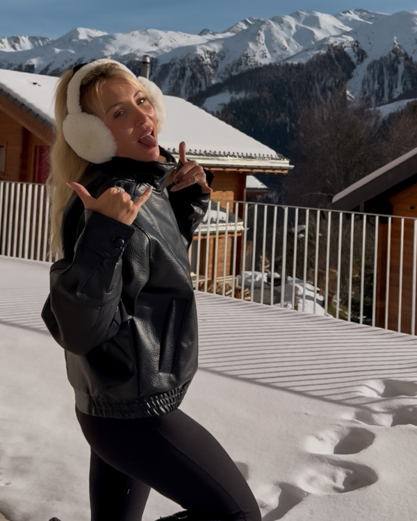 Stylische schwarze Oversize Kunstlederjacke mit hohem Kragen 