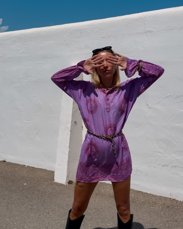 Lilac Spirit Tunika mit spirituellen Symbolen