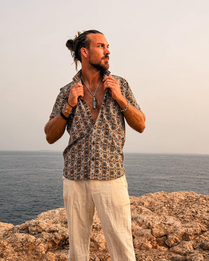 Stylische Herren Hemd im Bohemian Ibiza Look | Ibiza Männer Mode 