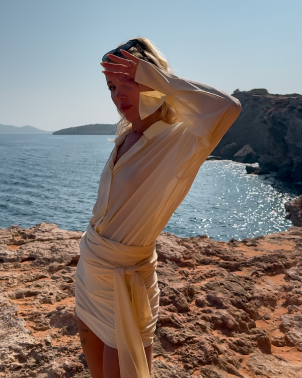 Chices Stillvolles Damen Pastellgelbes Kleid aus leicht transparentem Stoff 