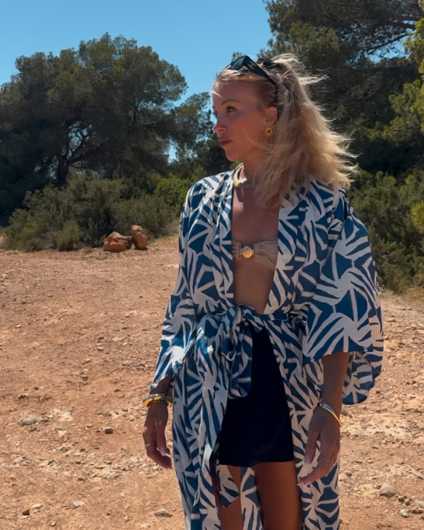 Festival Boho Kimono in blau weiss mit Etnno Muster - Stillvoller langer weiter Kimono 