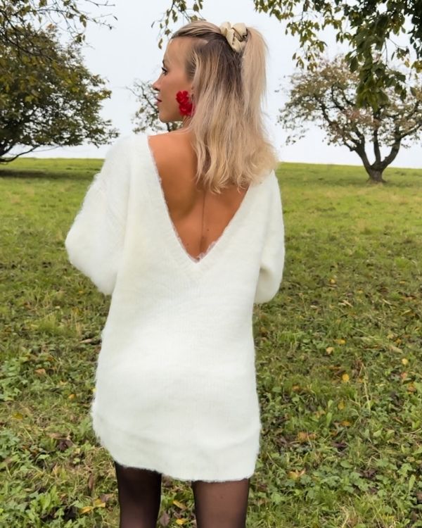 Weicher und warmer Damen Pullover langarm und langer Schnitt mit offenem Rücken 