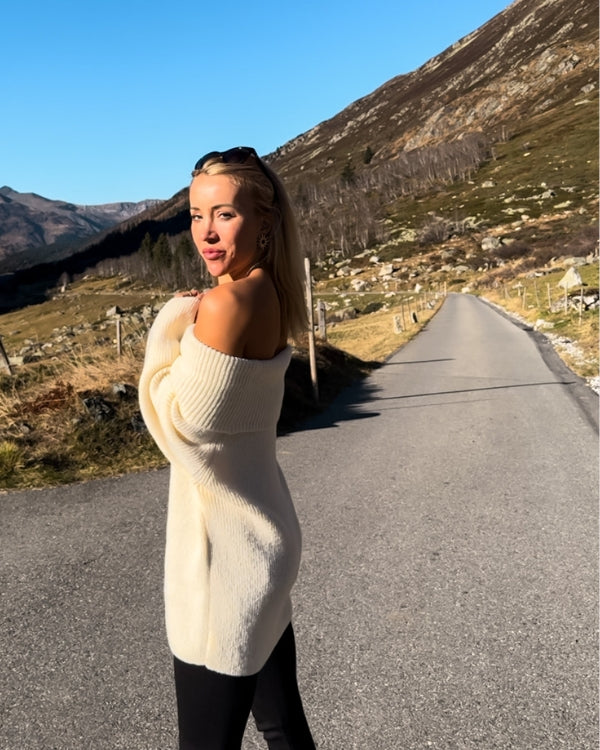langer kuscheliger Schulterfreier Damen Pullover mit weitem Kragen 