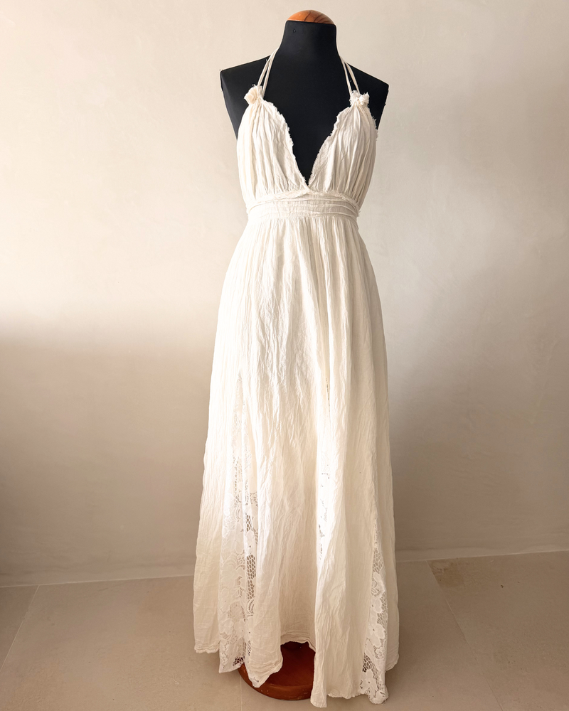 Feminines Ibiza Kleid mit Spitze und Trägern