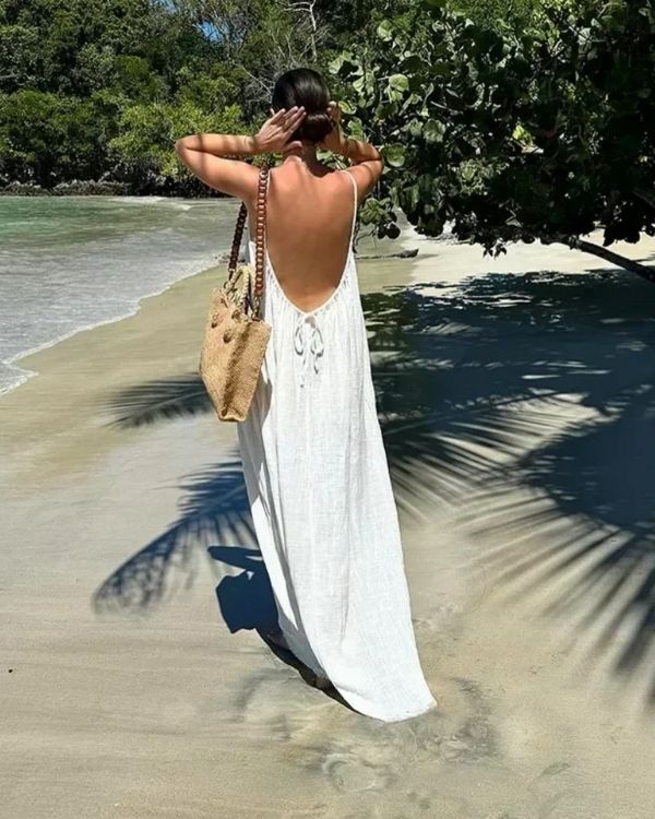 lockeres weisses Kleid mit offenem Rücken und feinen Trägern - perfektes Strandkleid 