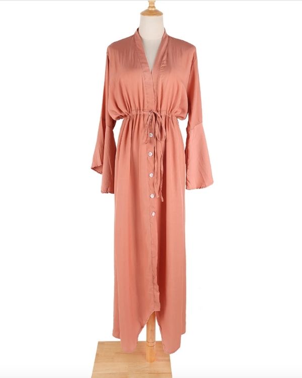 Langes Boho Damen Kleid mit langen weiten Ärmeln und Knöpfen auf der Vorderseite 