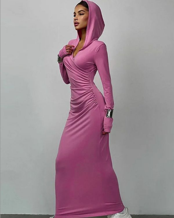 Stilvolles Langkleid in Rosa mit raffinierten Raffungen und V-Ausschnitt - Damen Maxikleid mit Kapuze 
