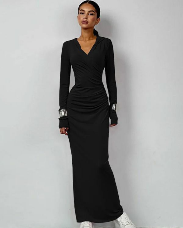 Schwarzes elegantes Abendkleid mit Kapuze für eine starke Ausstrahlung