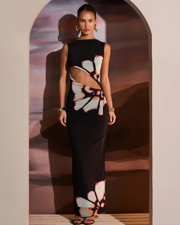 Maxikleid mit grossem Blumenmuster auf dunklem Stoff