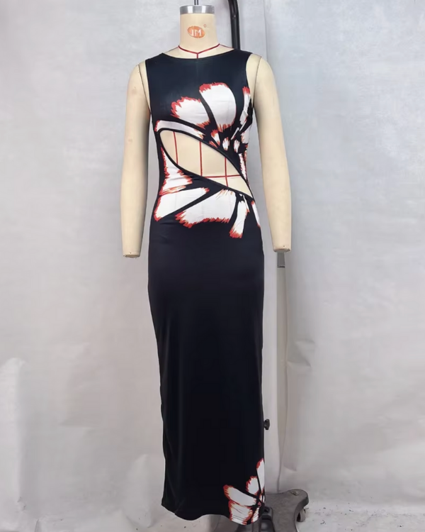 Eleganter Abendlook mit floralem Design und Cut-Outs