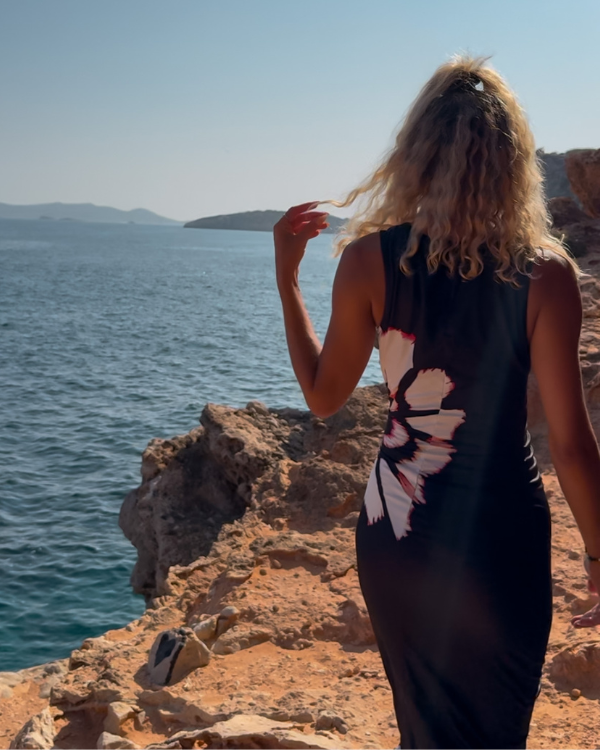 Figurbetontes Kleid mit künstlerischem Flowerprint