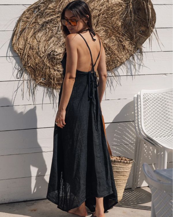 Schwarzes langes Leinen-Sommerkleid mit offenem Rücken und Stickerei-Details