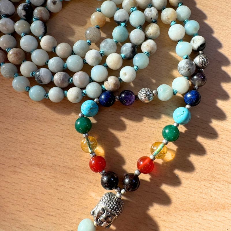 Mala Gebetskette in hellblau türkis Farben mit Buddha Symbol 