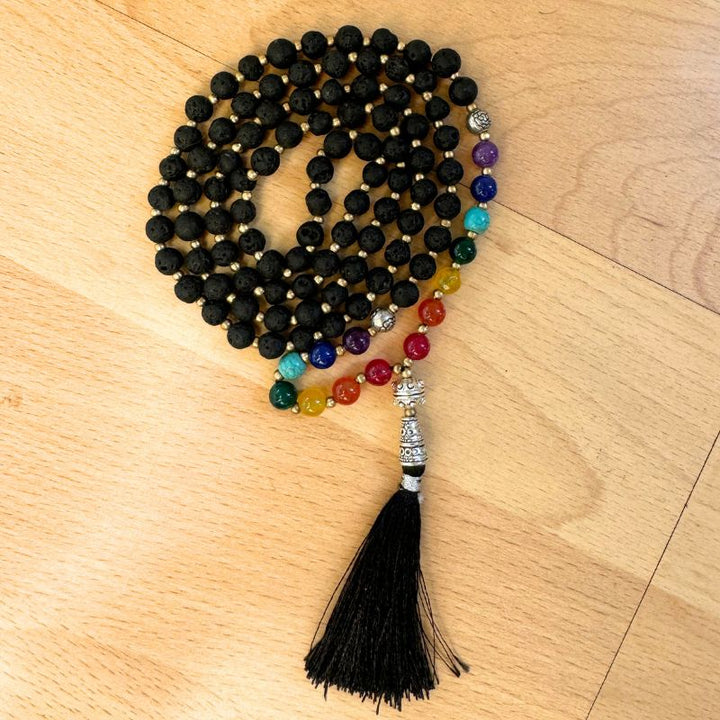 schwarze hochwertige Mala Kette mit farbigen Perlen und Symbolen - Meditationskette, Gebetskette 