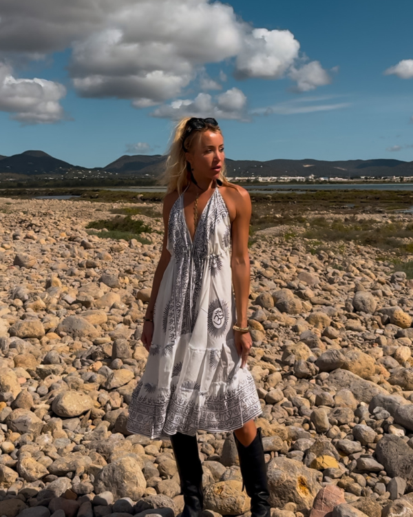 Knie langes Damen Sommerkleid, luftig und leicht und Om Symbolen