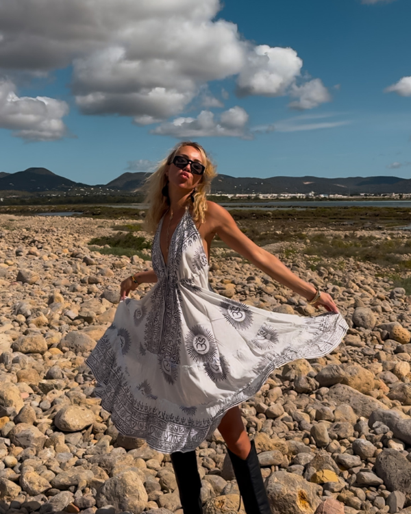Spirituelles Sommerkleid Damen - weisses  Knielanges Boho Kleid 