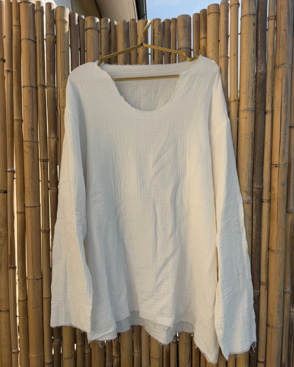 Weisses Herren Baumwolle Musselin Shirt mit rundem Ausschnitt - Männer Boho Sommerlook 
