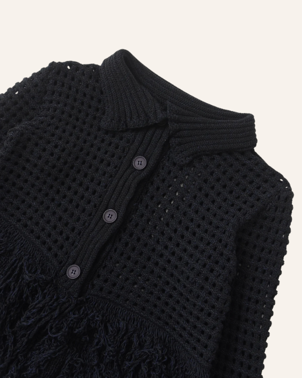 Boho Chic Schwarz Outfit | Luftiges Häkel Jäckchen mit Kragen 