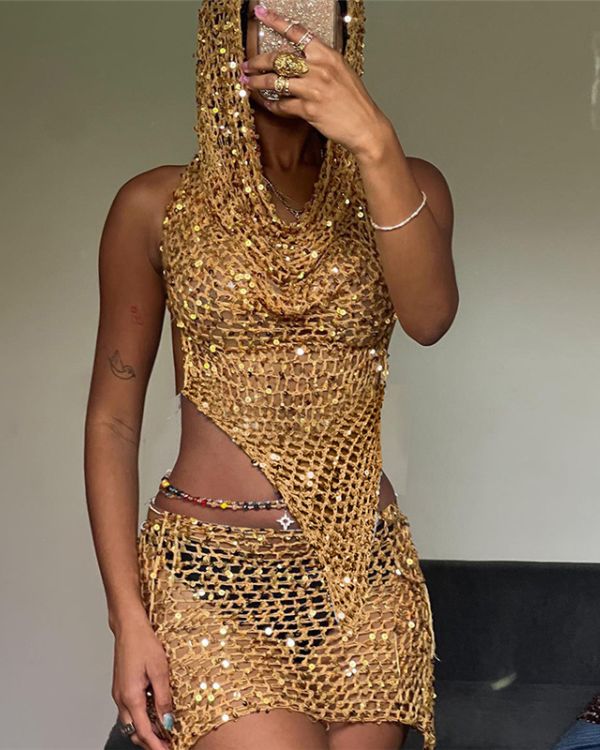 goldenes Zweiteiler Set aus Crochet Rock mit asymmetrischem Top und passendem Hoodie