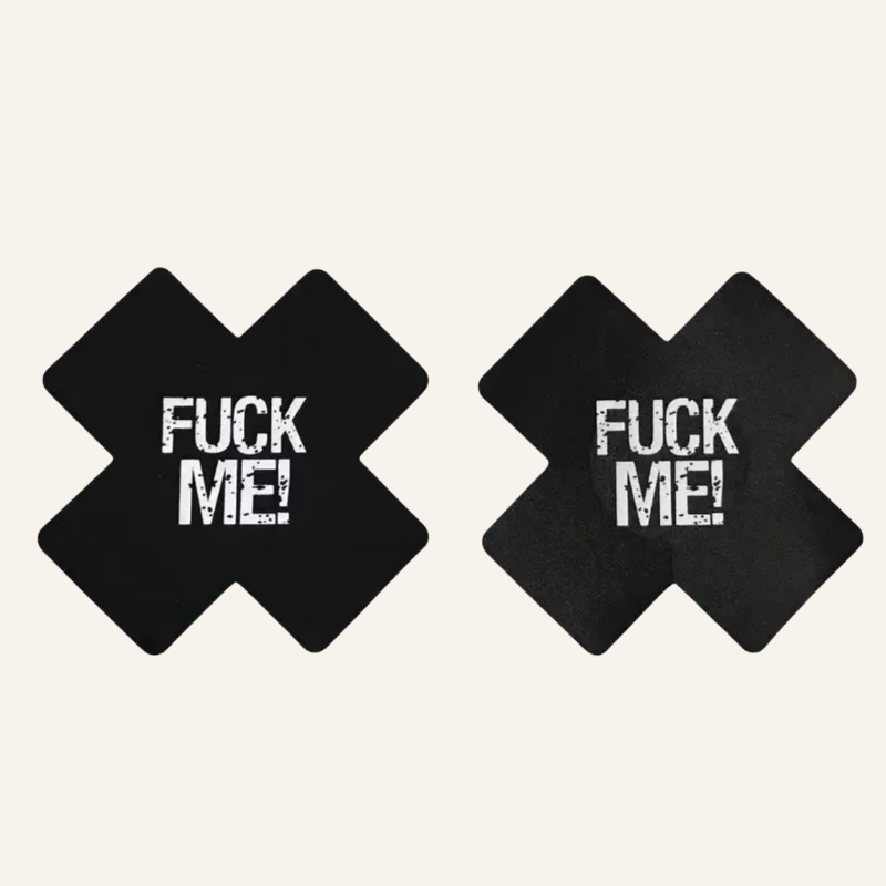 Nippelsticker in schwarz mit weissem Text "F**k me" 