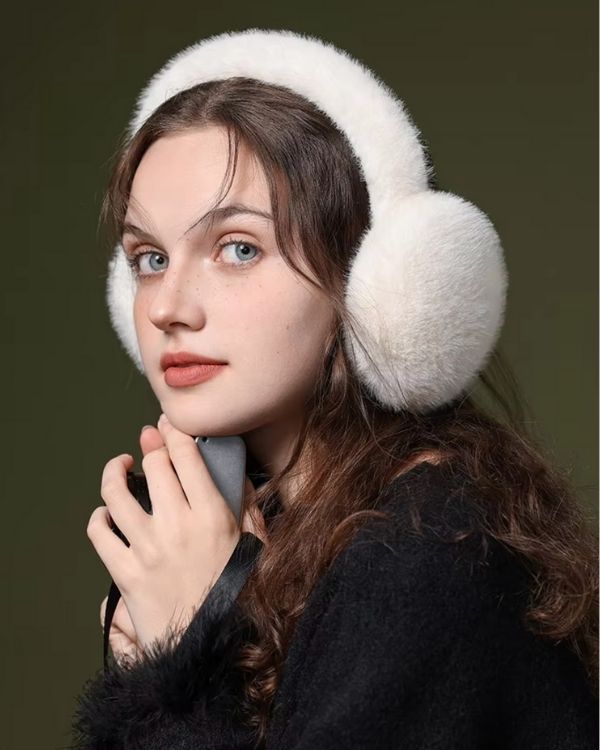 Flauschige Ohrenschützer, vielseitiges Winter-Accessoire in weiss