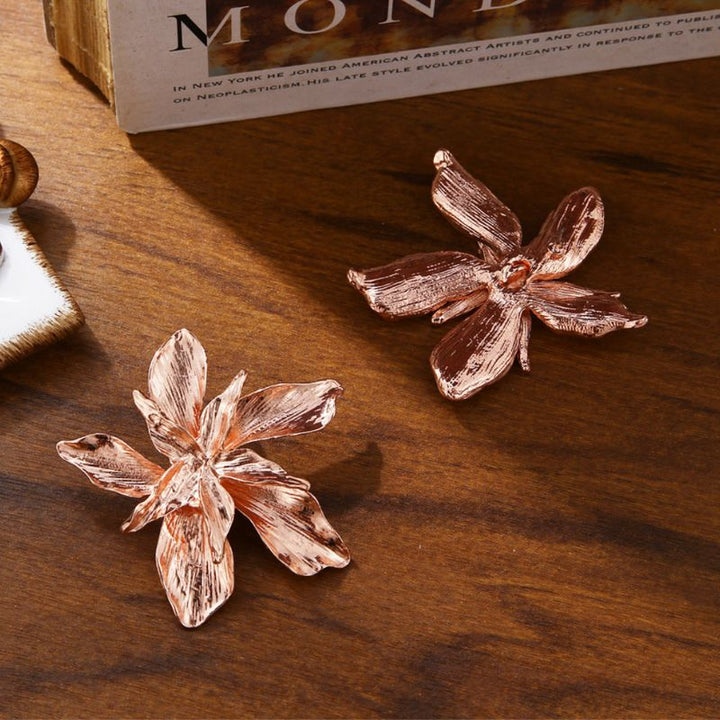 Stilvolle Ohrringe in Blumenform für besondere Anlässe