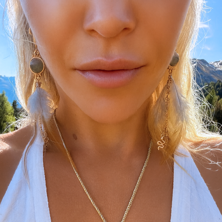 Boho Federohrringe mit Labradorit Stein und Schlangen Motiven 
