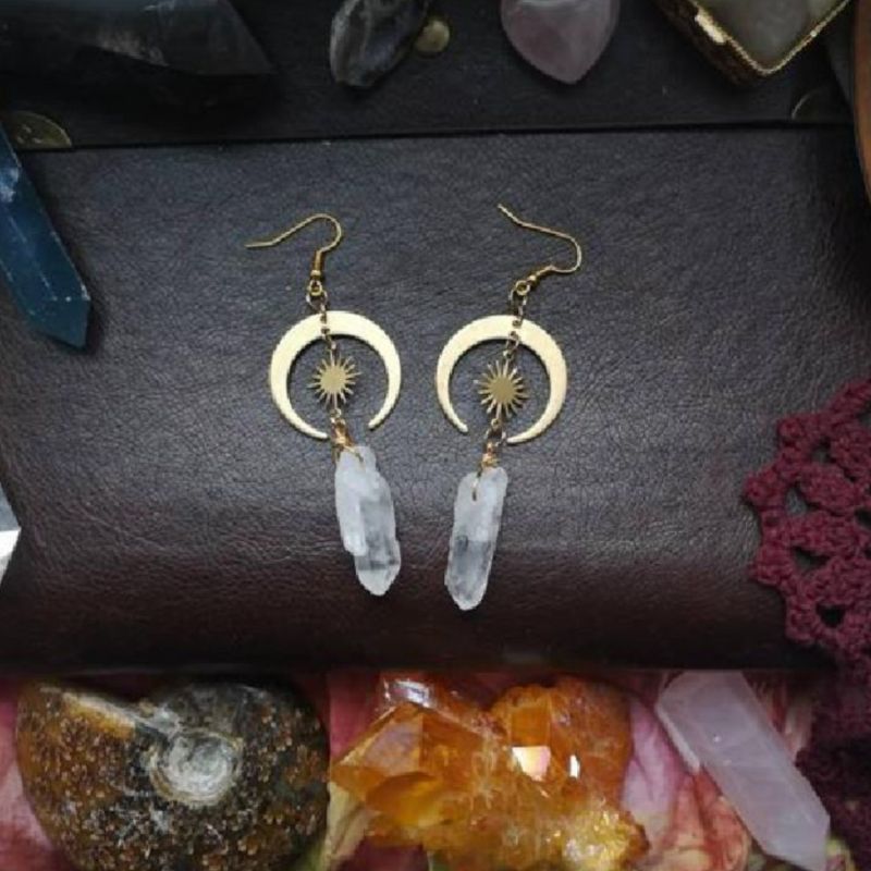 Boho-Hippie-Ohrringe in Gold mit mineralischem Quarzstein: Stilvoll und faszinierend