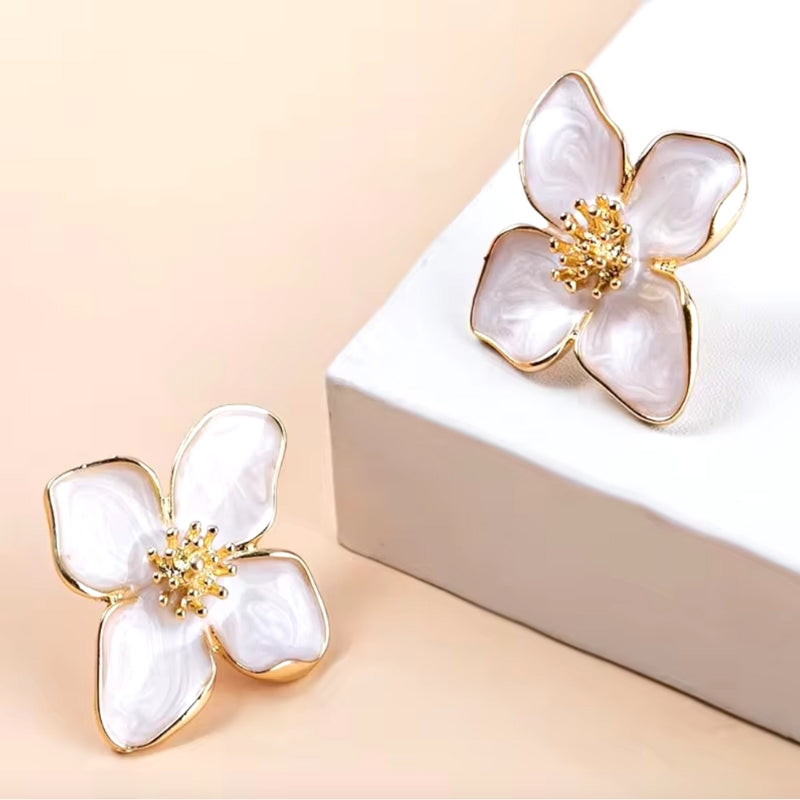 Chice Damen Ohrringe Ohrstecker mit Blumen Symbol in gold-weiss 