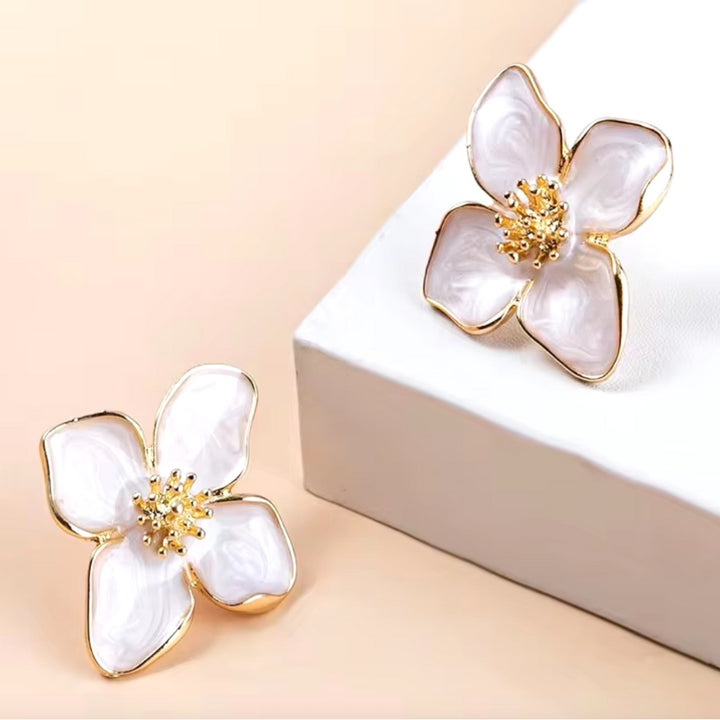 Chice Damen Ohrringe Ohrstecker mit Blumen Symbol in gold-weiss 